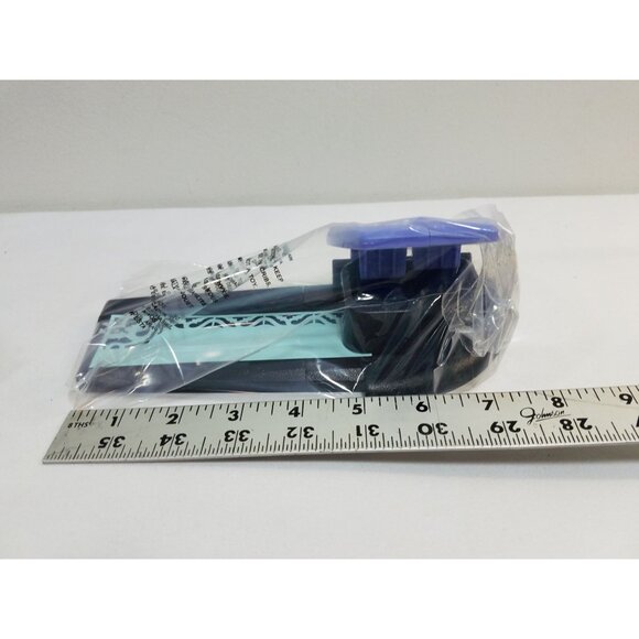 Fiskars Border Punch With Intricate Design Corner 1" sections scrapbooking - Picture 5 of 5